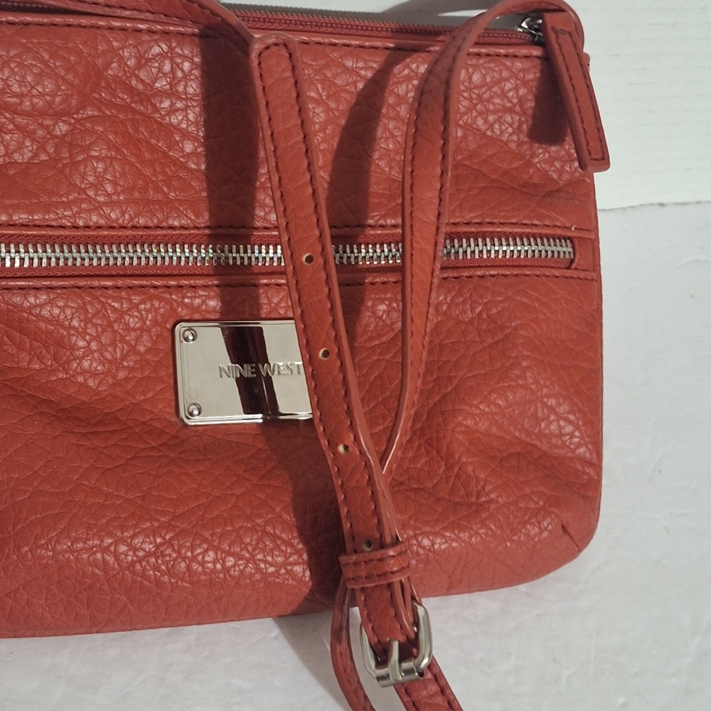 Nine West Small Faux Pebble Leather Crossbody Bag Coral Red Adjustable Strap GUC - Picture 11 of 13